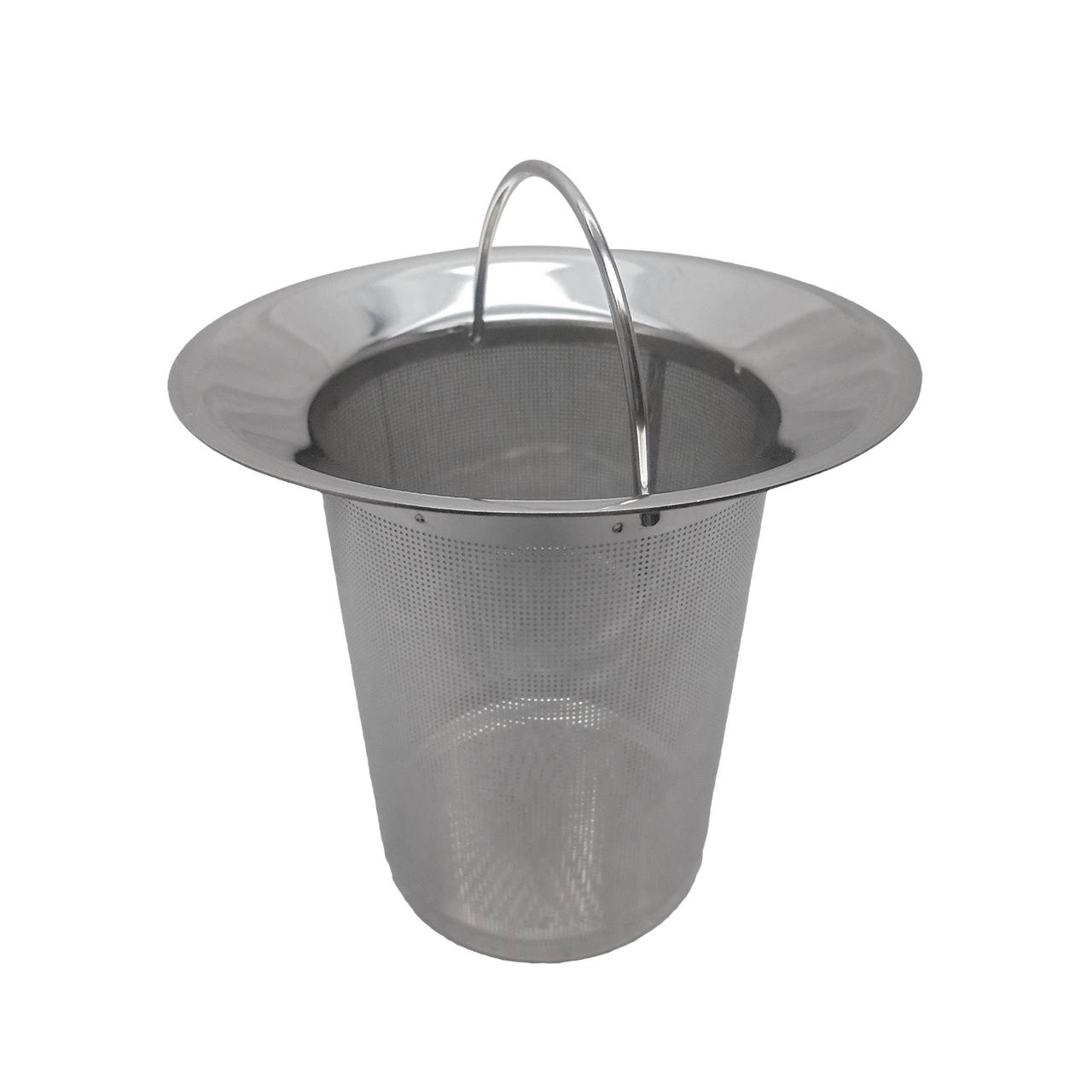 Das Bild zeigt ein metallisches Teesieb mit feinen Löchern und flacher Kante zum Auflegen auf eine Tasse. Es hat einen Griff zum Herausheben und eine zylindrische Form.