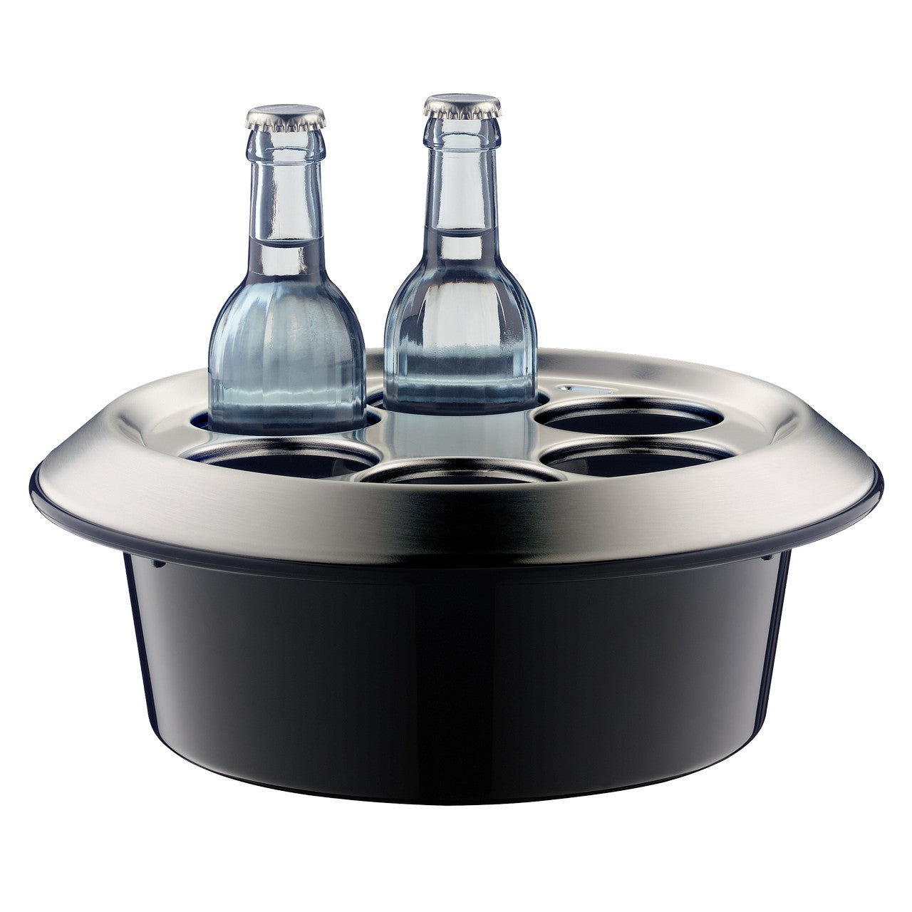 Ein schwarzer Eiskübel mit metallischem Rand steht im Bild. Darin stecken zwei dunkelblaue Glasflaschen, die abgekühlt werden.