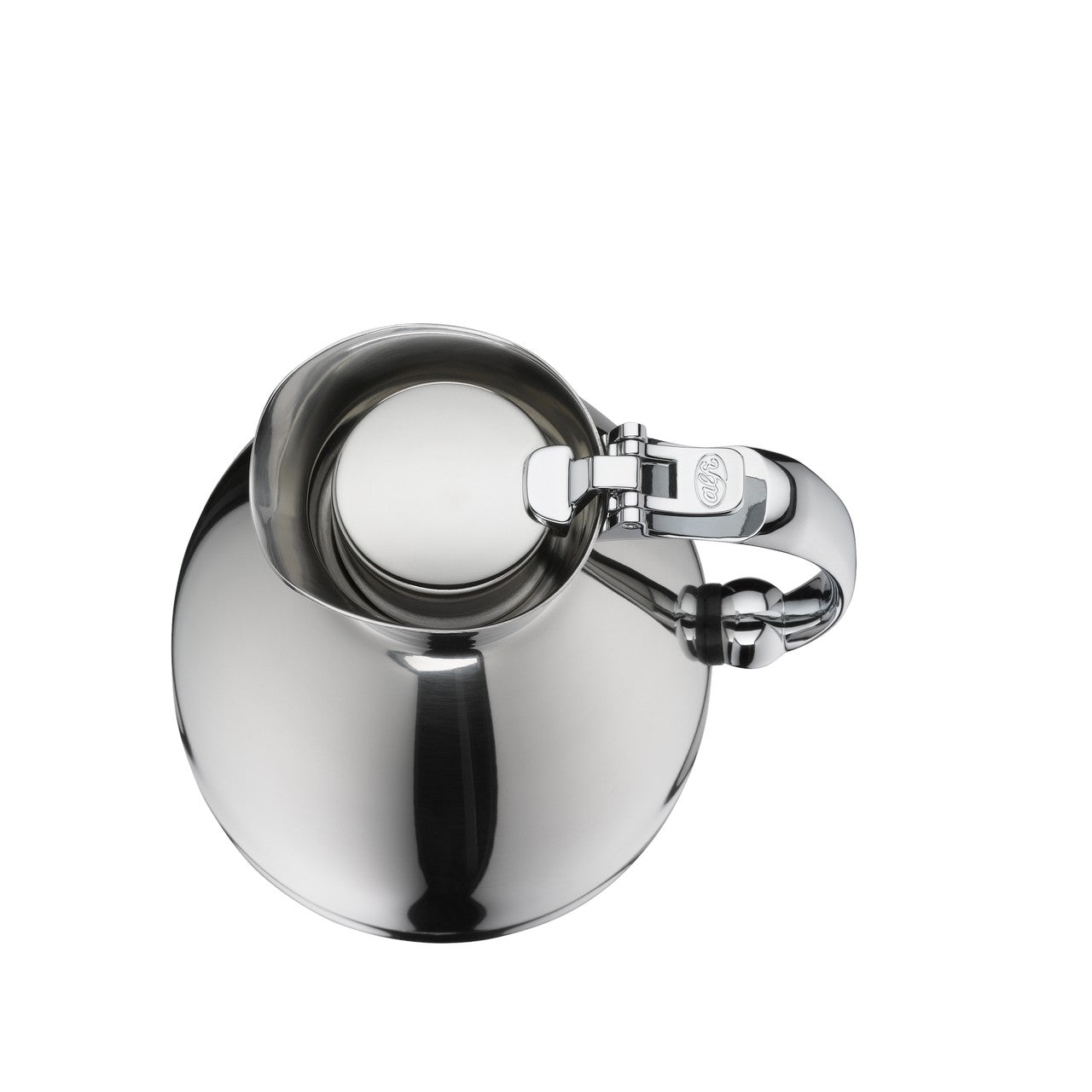 Das Bild zeigt eine metallische Kanne mit einem großen, runden Griff. Die Oberfläche ist glatt und reflektiert das Licht. Auf der rechten Seite befindet sich eine klare, glitzernde Verzierung.