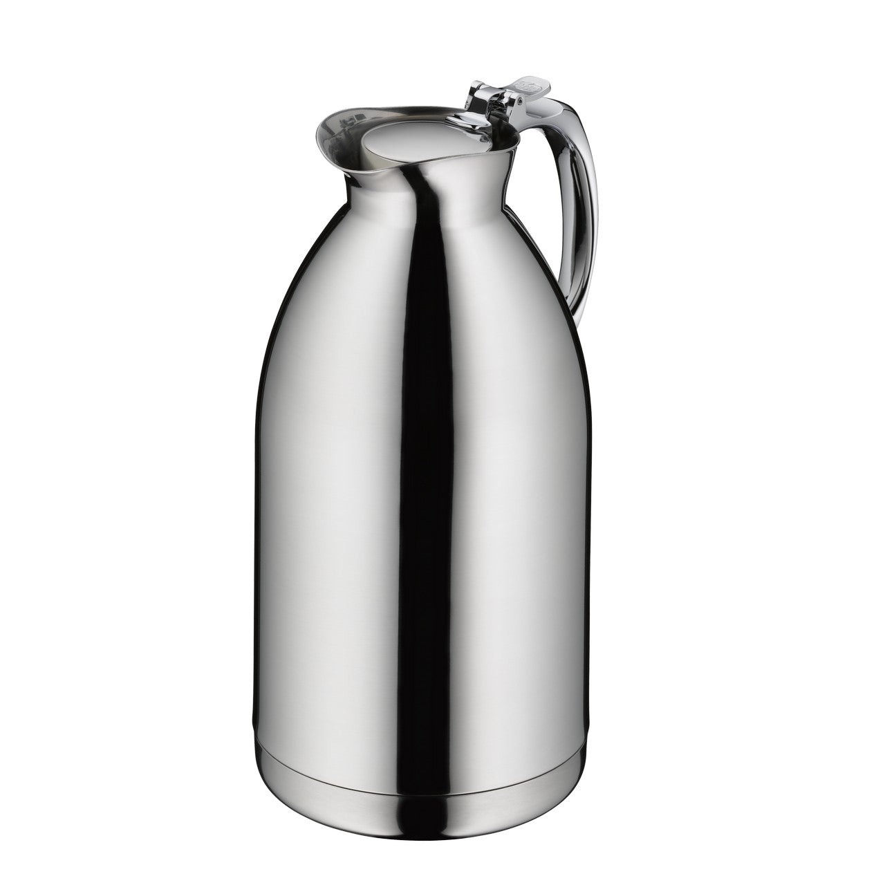 Das Bild zeigt eine glänzende Thermoskanne aus Edelstahl mit einem Griff an der Seite. Die Kanne hat eine bauchige Form und einen kurzen Ausguss. Sie reflektiert Licht auf ihrer metallischen Oberfläche.