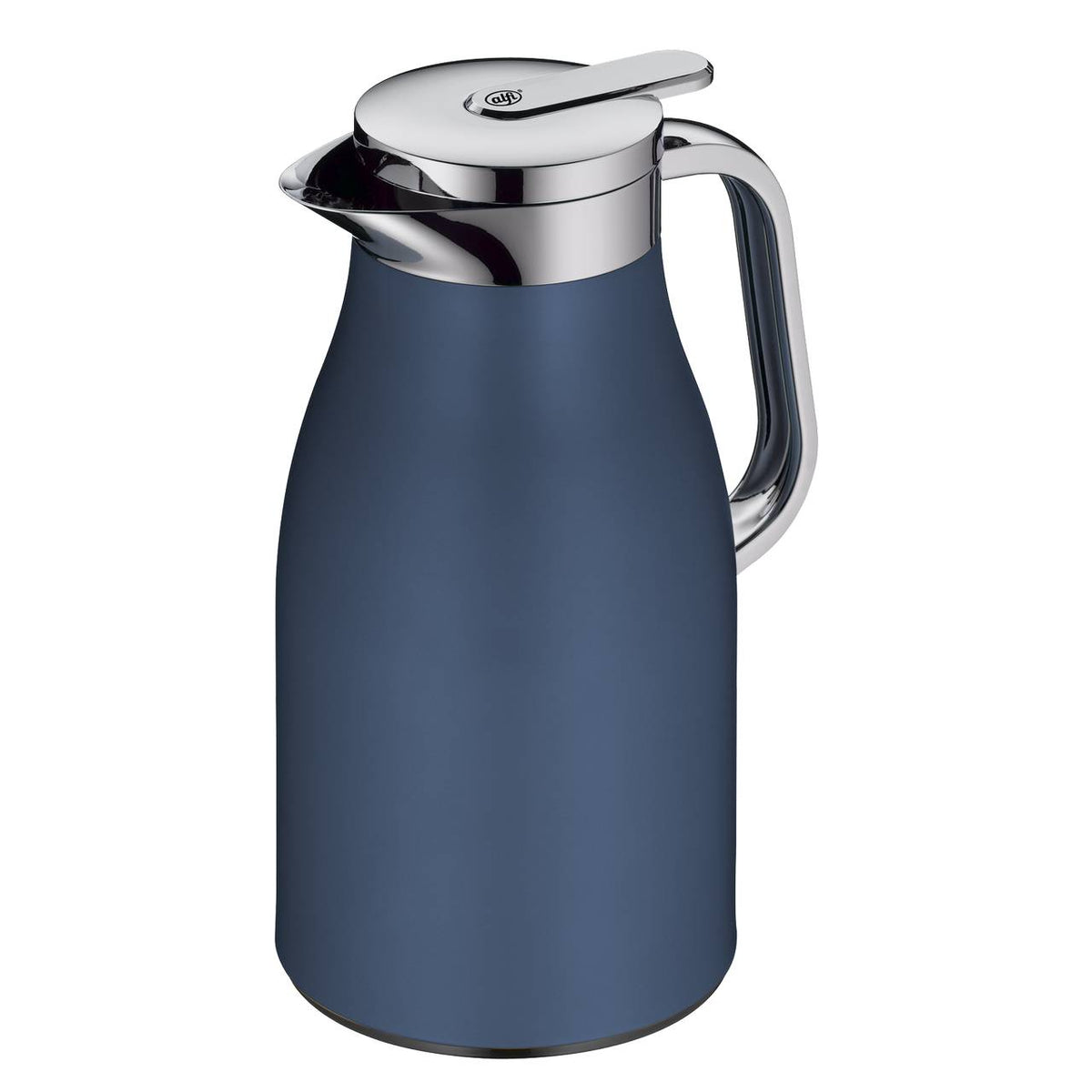 Das Bild zeigt eine dunkelblaue Thermoskanne mit einem glänzenden, silbernen Griff und Deckel. Der Deckel hat einen kleinen Hebel zum Ausgießen. Die Form der Kanne ist elegant geschwungen.