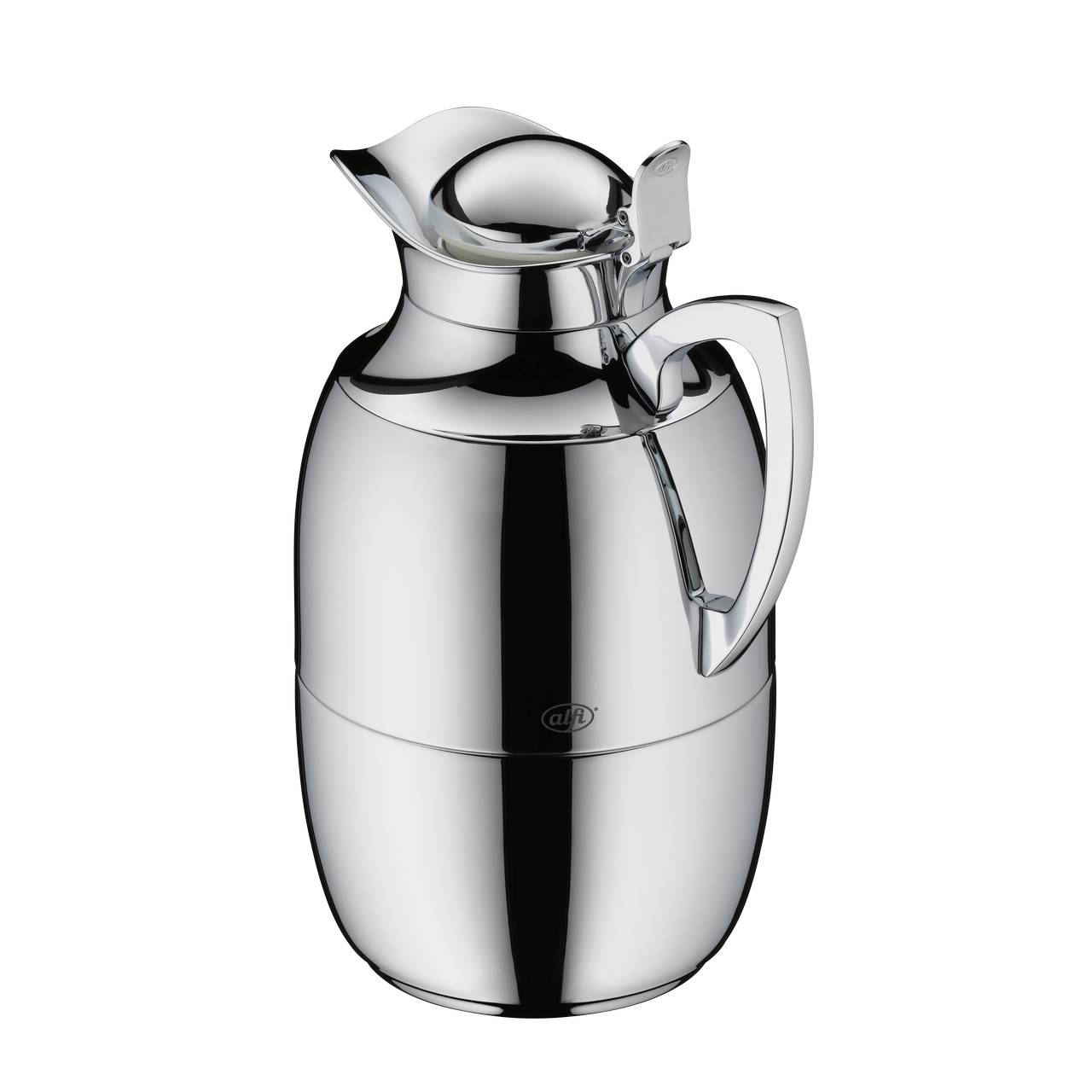 Das Bild zeigt eine glänzende, metallische Thermoskanne mit einem ergonomisch geformten Griff. Der Deckel ist nach oben gewölbt und hat einen Ausguss mit Drückmechanismus zum Ausgießen. Die Kanne hat ein modernes, glattes Design.