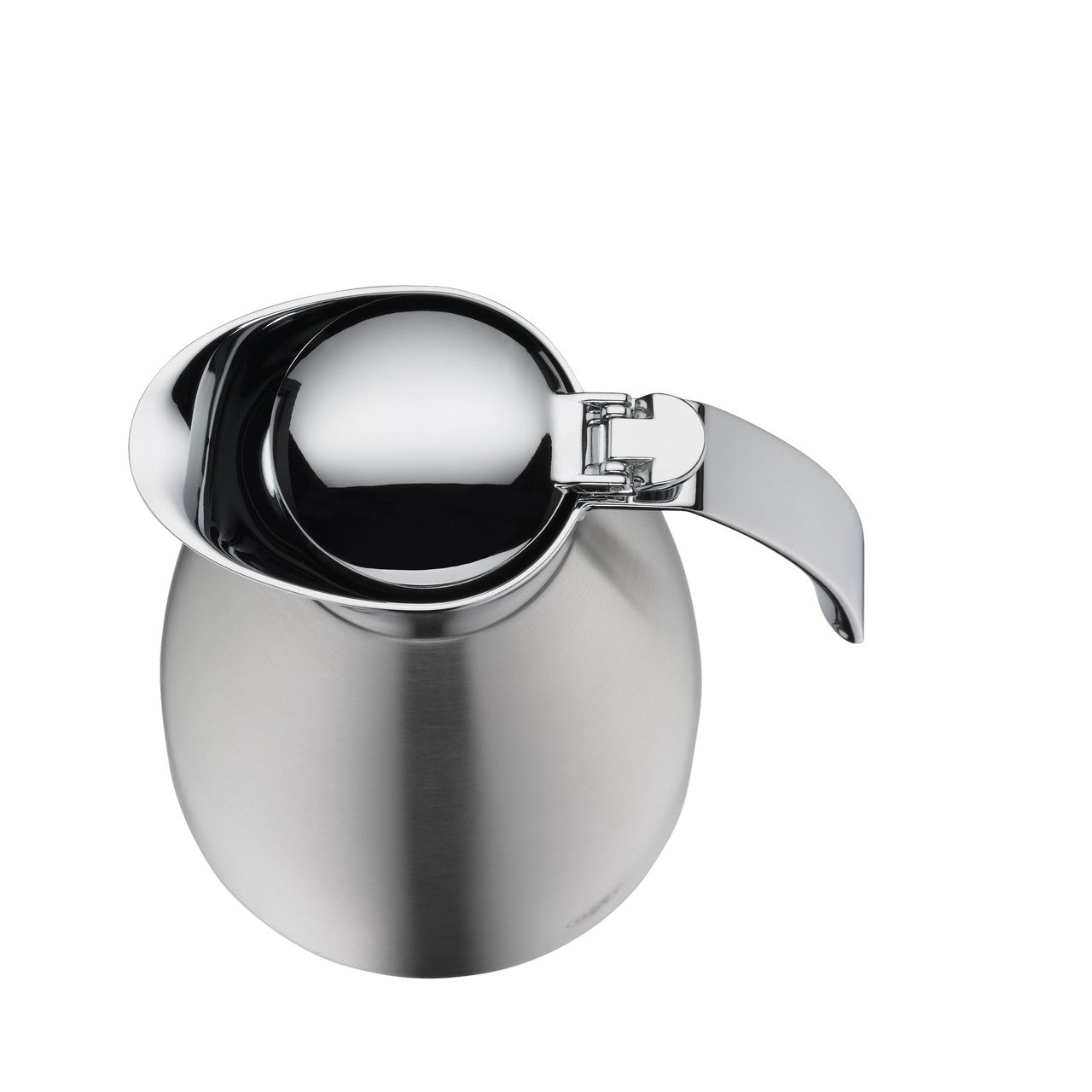 Das Bild zeigt eine silberne Kaffeekanne mit einem glänzenden Deckel und einem geschwungenen Henkel. Die Form ist rund und kompakt, mit einem modernen Design.