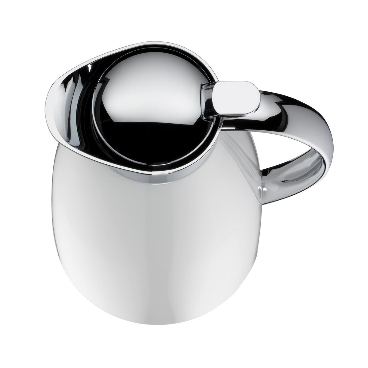 Das Bild zeigt eine glänzende, silberne Thermoskanne mit einem schwarzen Deckel und Griff. Die Kanne hat eine geschwungene, moderne Form und ist aus Metall. Der Deckel ist rund und hebt sich farblich vom Rest der Kanne ab.