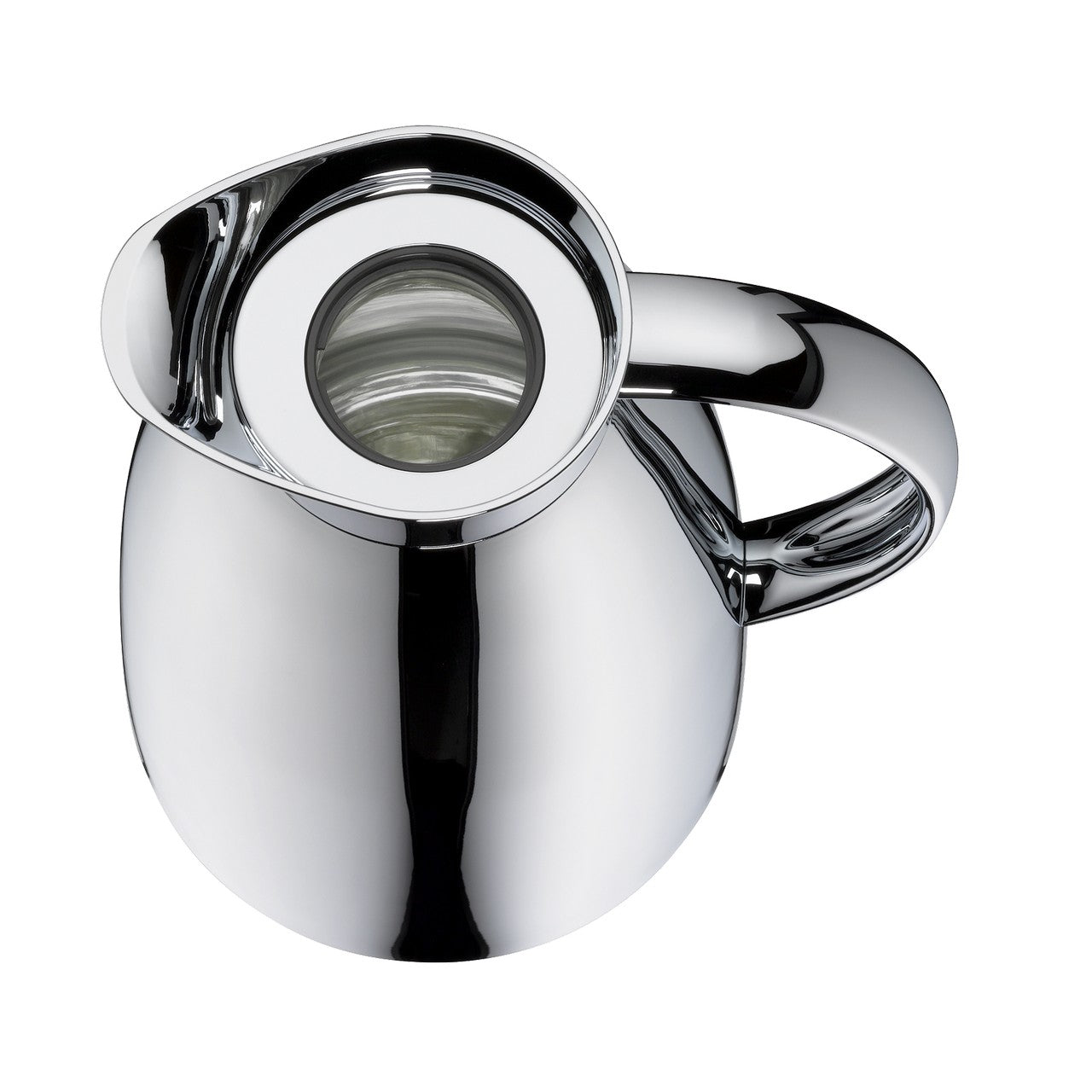 Die glänzende, silberne Teekanne hat eine moderne, runde Form und einen seitlichen Griff. Der Deckel zeigt ein kleines Fenster mit einer Spirale oder einem Sieb. Sie steht auf einem weißen Hintergrund.