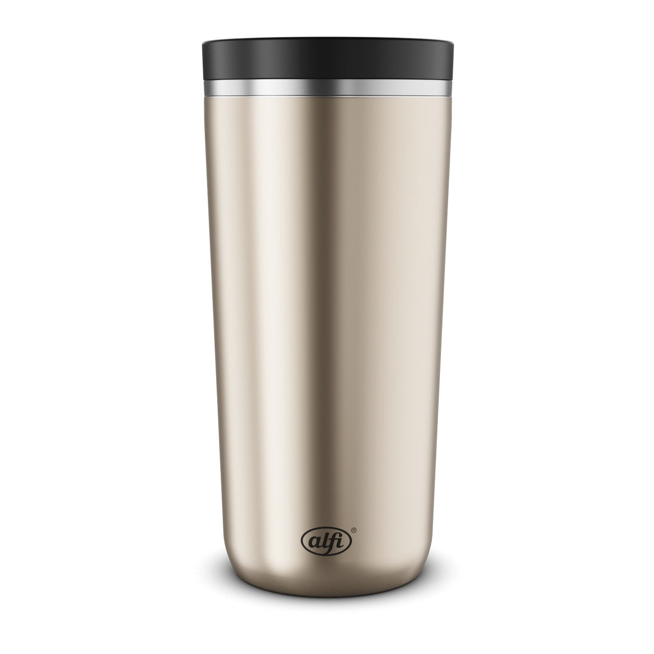 Ein eleganter, beiger Thermobecher mit einem schwarzen Deckel und einem schlichten, modernen Design ist zu sehen. Der Becher trägt unten das Logo "alfi".