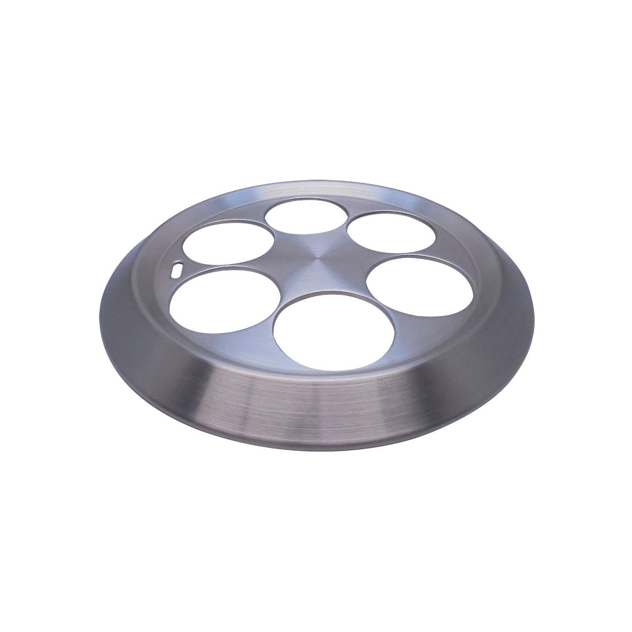 Das Bild zeigt eine runde, silberne Metallabdeckung mit fünf großen runden Löchern. Die Oberfläche hat ein mattes Finish mit einem leicht erhöhten Rand. Es scheint ein industrielles oder technisches Bauteil zu sein.