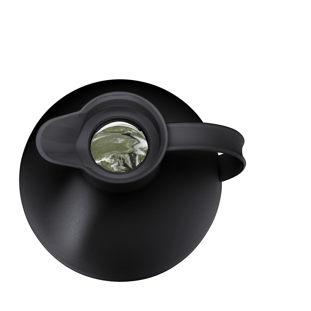 Das Bild zeigt die Draufsicht einer schwarzen Kaffeekanne mit einem breiten Griff und einem schmalen Ausguss. Im Inneren der Kanne spiegelt sich das Licht in einer grünlich-silbernen Oberfläche.
