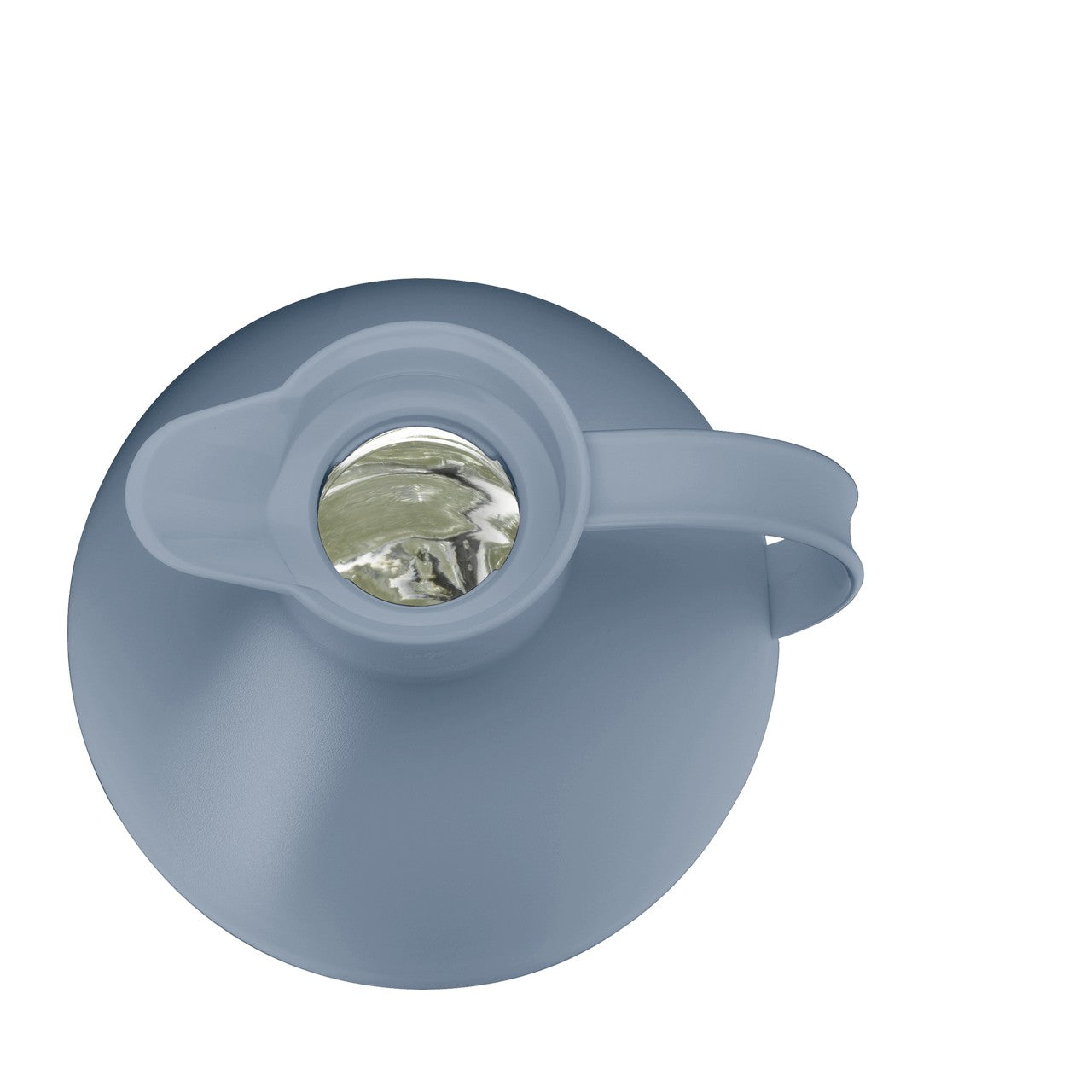 Das Bild zeigt die Draufsicht auf eine graue Kaffeekanne mit einem Griff an der Seite. In der Öffnung der Kanne spiegelt sich ein verschwommenes Bild von Bäumen.