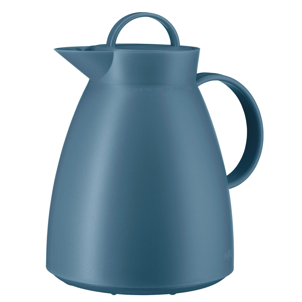 Das Bild zeigt eine blaue Thermoskanne mit einem schlichten, glatten Design. Sie hat einen großen Henkel und eine ausgeprägte Tülle für das Ausgießen von Getränken. Der Deckel ist flach und hat einen integrierten Griff.