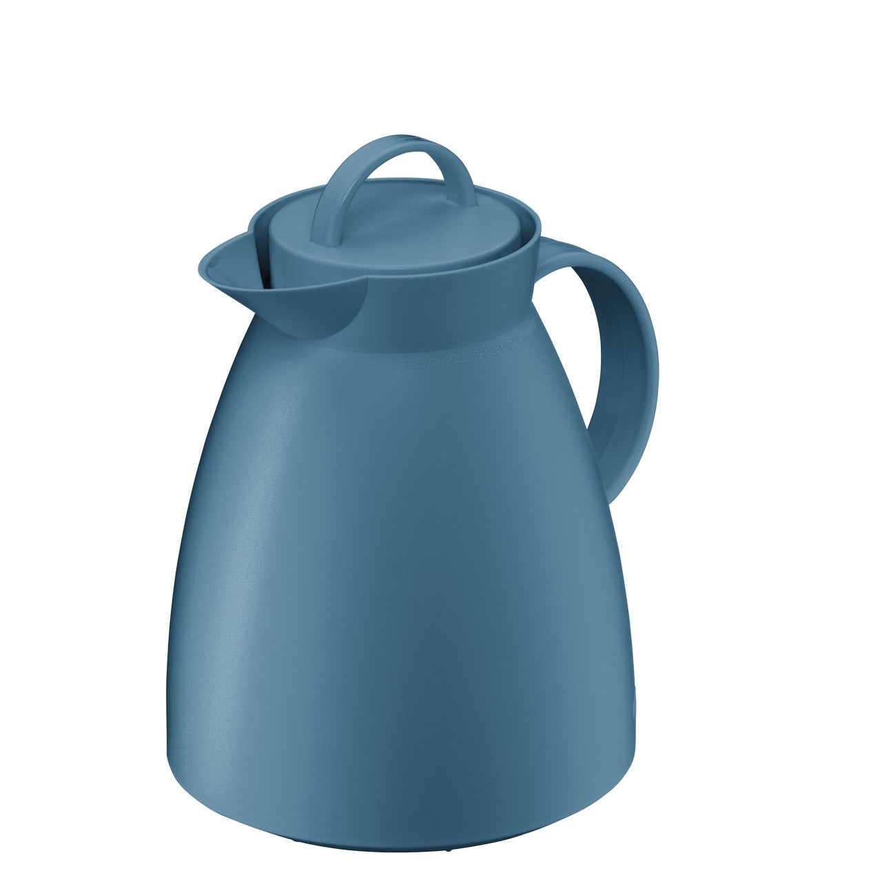 Auf dem Bild ist eine blaue Thermoskanne mit einem abgerundeten Griff und einem Deckel mit Ausgussöffnung zu sehen. Die Kanne hat eine konische Form mit einer breiten Basis.