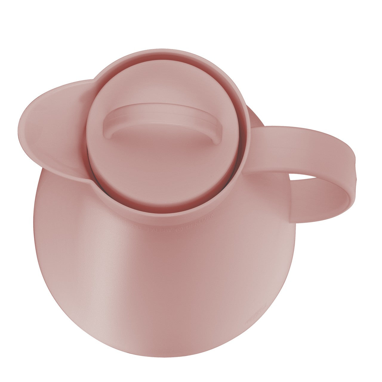 Das Bild zeigt eine rosafarbene Thermoskanne aus einer Draufsicht. Die Kanne hat einen großen Henkel und einen Deckel, der flach aufliegt.