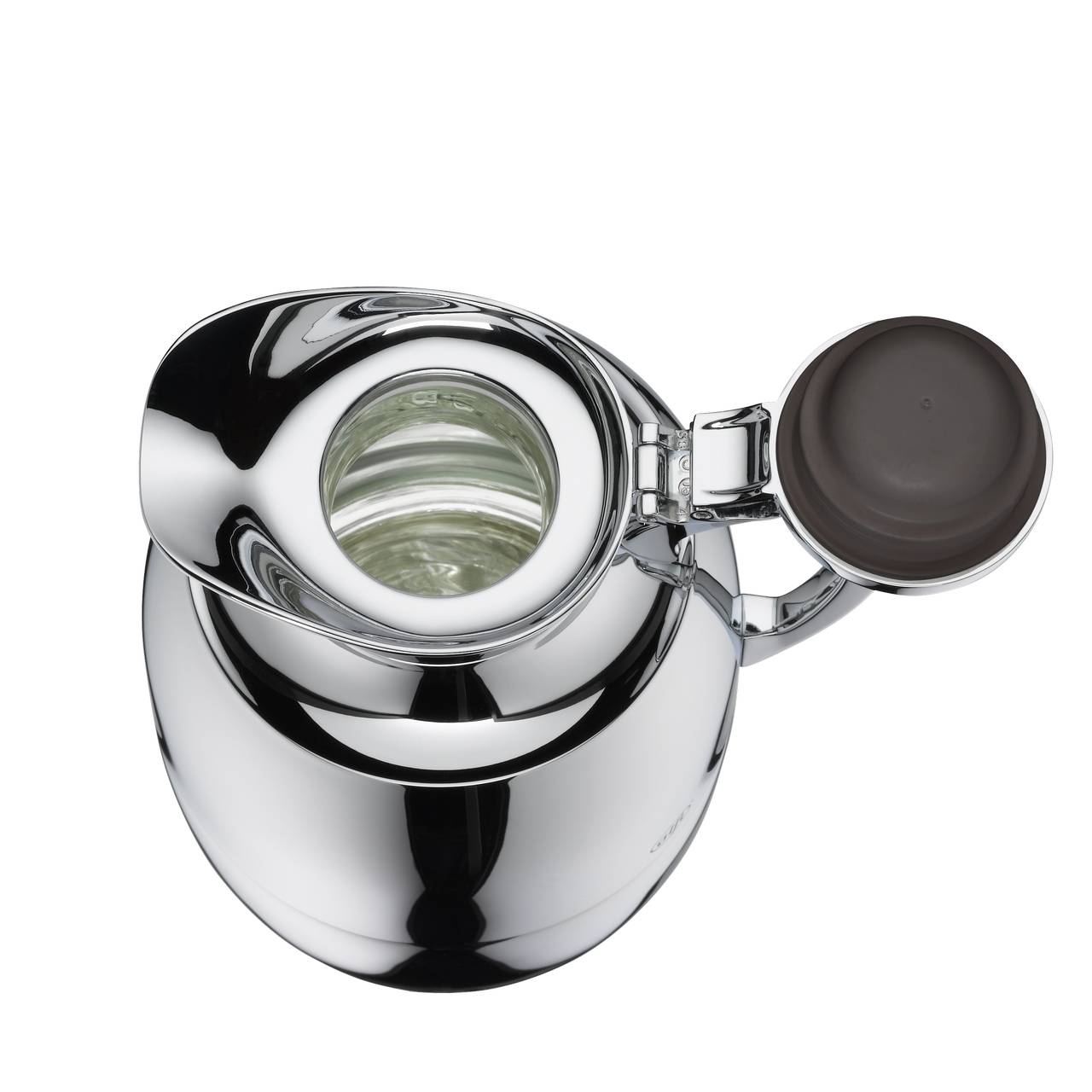 Das Bild zeigt eine glänzende, metallische Thermoskanne aus der Vogelperspektive. Der Deckel ist geöffnet und der Innenbereich der Kanne ist zu sehen. Die Oberfläche reflektiert das Licht und verleiht der Kanne ein elegantes Aussehen.