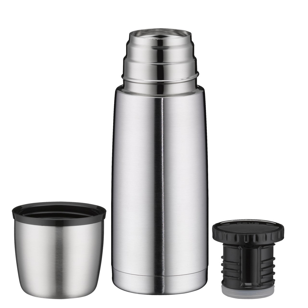 Das Bild zeigt eine silberne Thermoskanne, die in drei Teile zerlegt ist: die Kanne selbst, der dazugehörige Becher und ein Verschluss mit Drehmechanismus. Die Oberfläche der Thermoskanne ist metallisch glänzend und die Teile stehen nebeneinander.