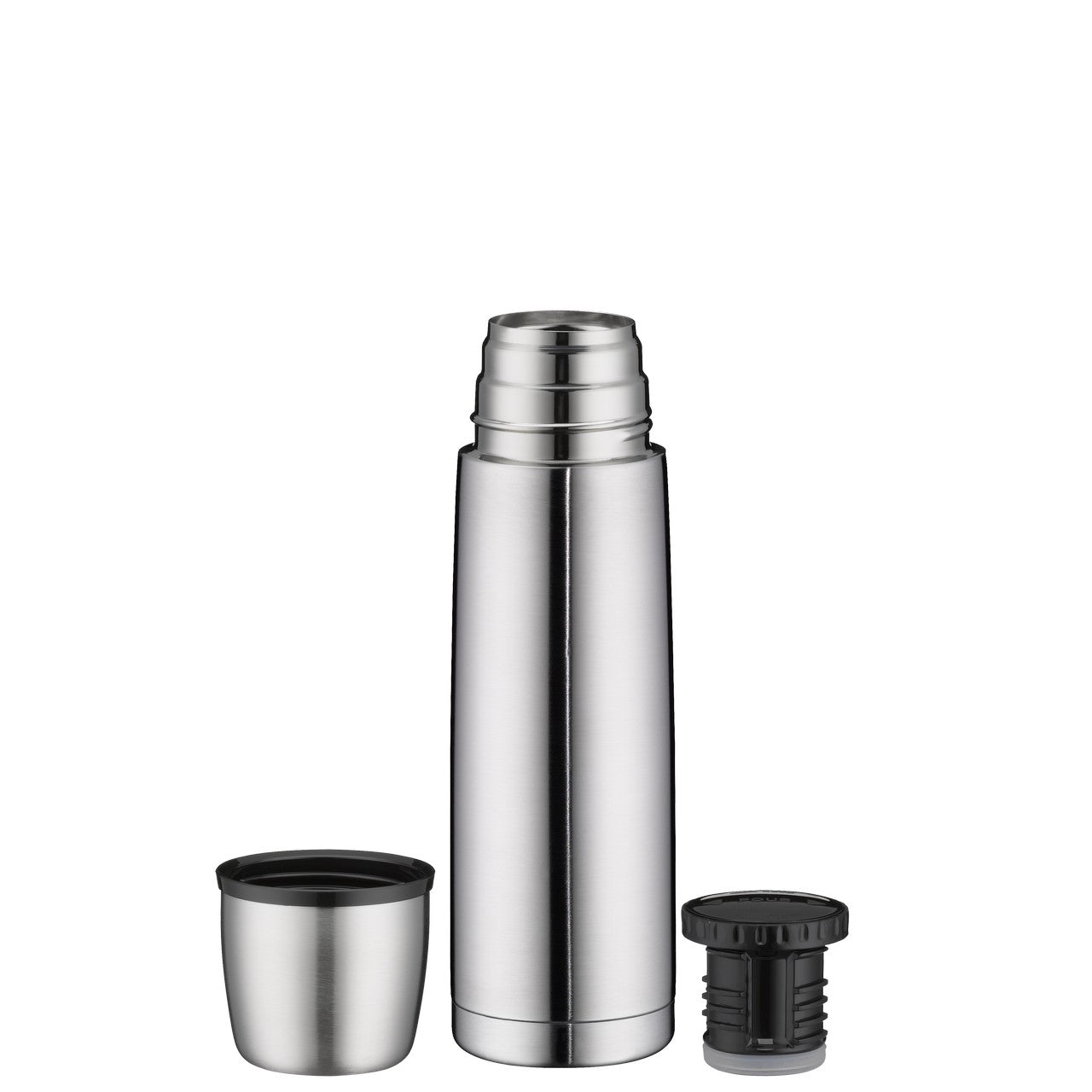 Auf dem Bild ist eine silberne Thermoskanne zu sehen, die aus drei Teilen besteht: der Hauptbehälter, ein metallischer Becher mit schwarzem Rand und ein schwarzer Verschluss. Die Oberfläche der Kanne ist glatt und glänzend.