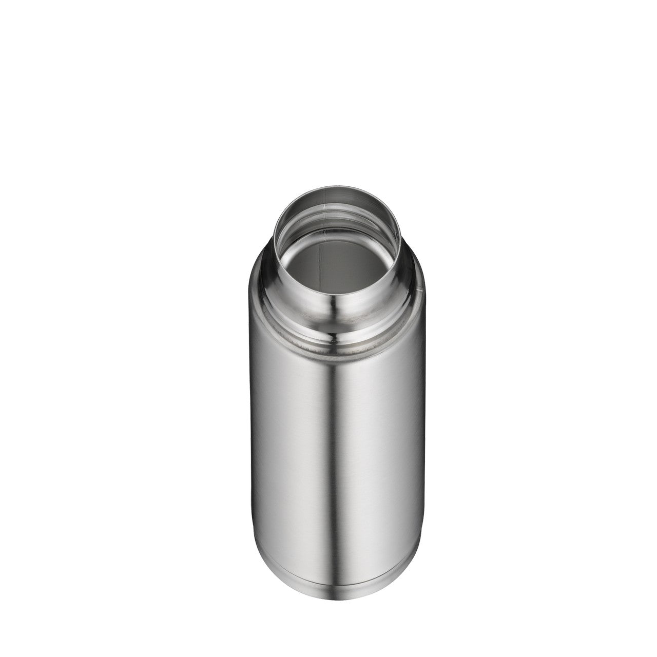 Das Bild zeigt eine glänzende, silberne Thermosflasche. Sie hat eine zylindrische Form und einen abgerundeten Deckel. Die Oberfläche reflektiert das Licht, wodurch sie sehr glatt erscheint.