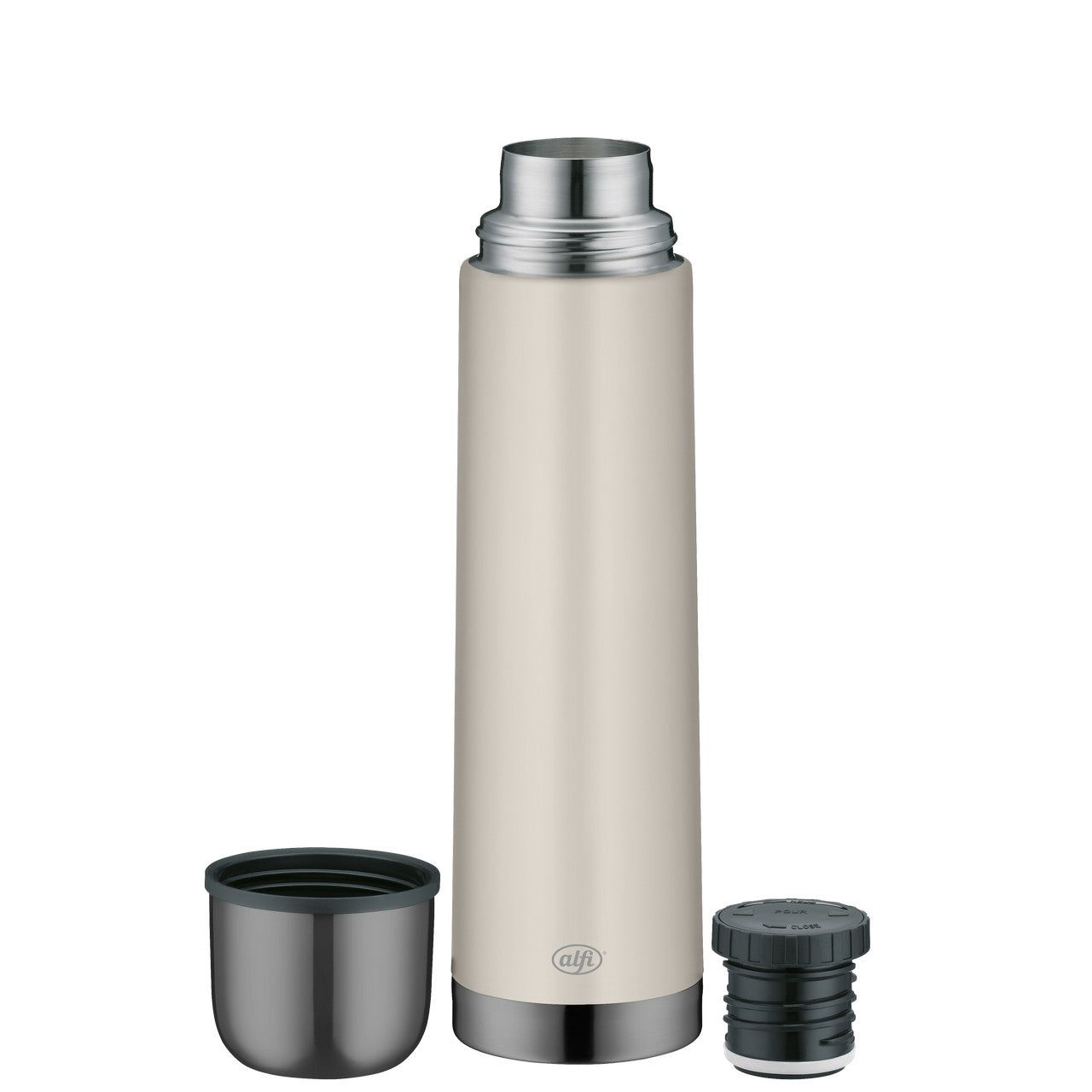 Das Bild zeigt eine silberne Thermoskanne, die aufrecht steht. Neben der Kanne liegen ein abnehmbarer Trinkdeckel und ein weiterer Verschluss. Die Oberfläche der Kanne ist glatt und glänzend.