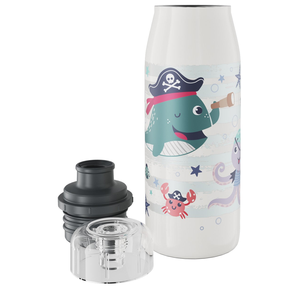 Die weiße Flasche hat ein farbenfrohes Piratendesign mit einem lachenden Wal im Piratenhut. Daneben liegen zwei abnehmbare Deckel, einer schwarz und einer durchsichtig.